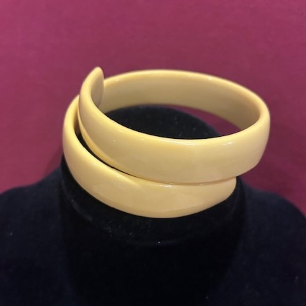 YELLOW LUCITE Wrap Vintage Bangle BRACELET - Picture 7 of 8